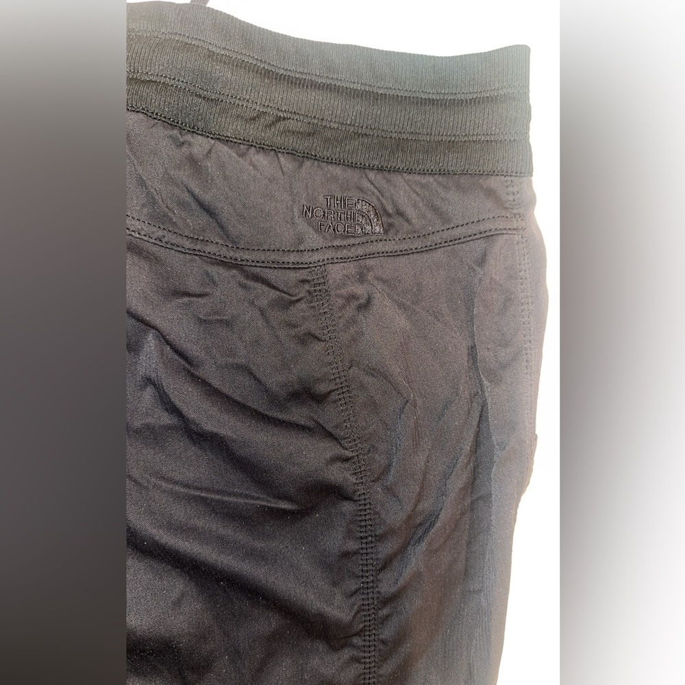 The North Face Women’s Capri Leggings - Picture 5 of 6